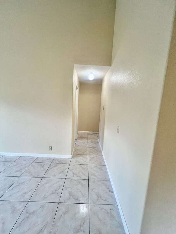 Building Photo - 827 Crested Dr