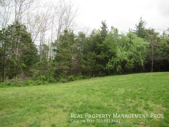 Building Photo - 6640 Roderick Loop