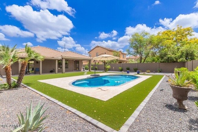 Building Photo - 2111 E Yellowstone Pl