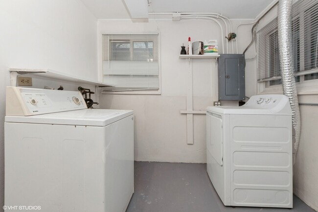 Building Photo - 363 Winnebago St