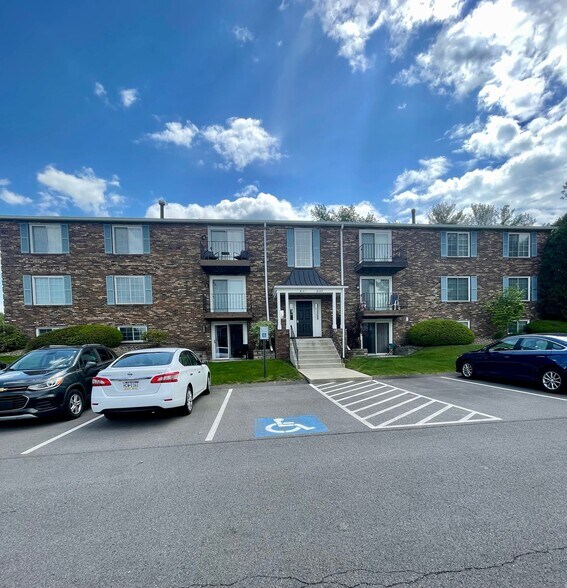 Building Photo - 8111 Revere Pl