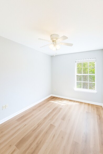 Building Photo - 2182 Timberwood Cir S