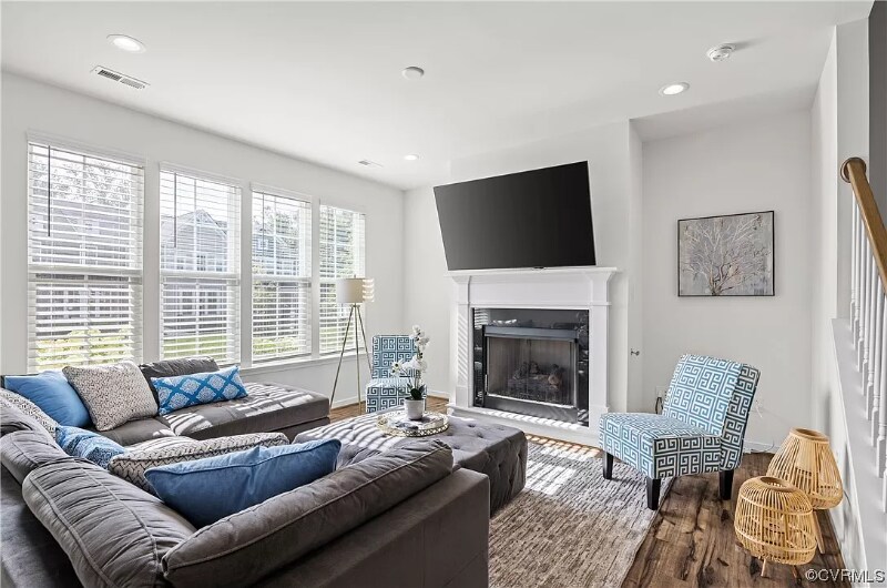 Building Photo - 227 Hanging Fern Alley