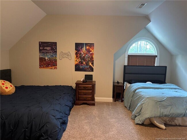 Building Photo - 272 Maplewood Dr