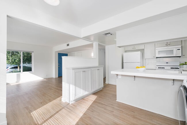 Building Photo - 1138 N Valley St