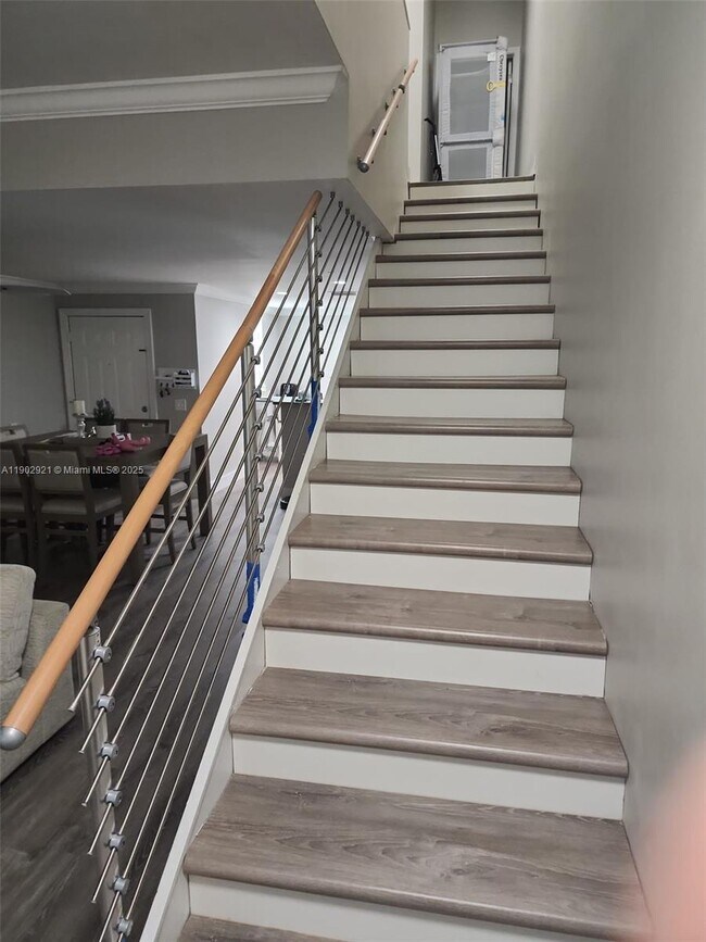 Building Photo - 1002 Sevilla Cir