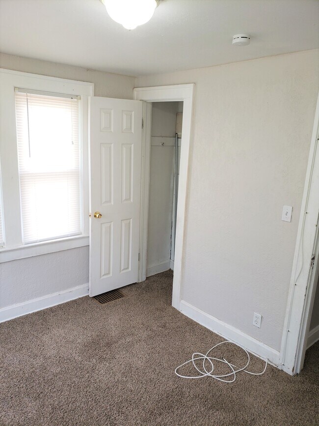 Building Photo - 5524 Woodland Ave