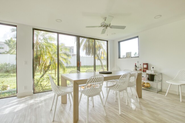 Building Photo - 4246 Deste Ct