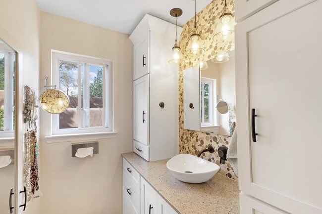 Building Photo - 3615 Horacio Ct NE