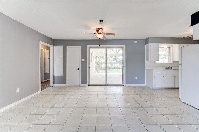 Building Photo - 8623 Norton Dr