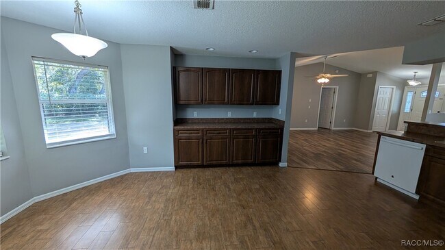 Building Photo - 1243 S Rock Crusher Rd