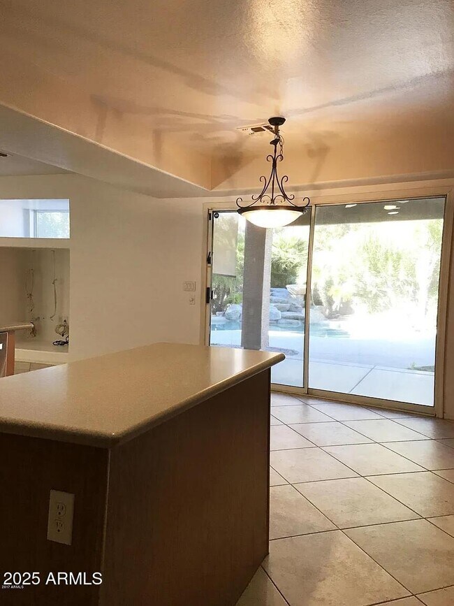 Building Photo - 6406 W El Cortez Pl