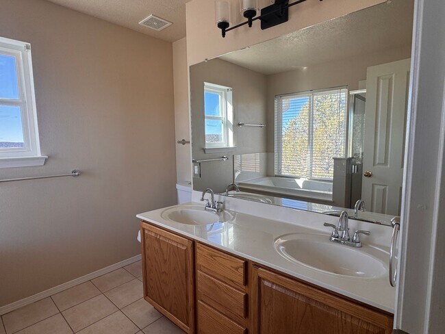 Building Photo - 3 Bedroom, 2 Bathroom Home in Tijeras, NM