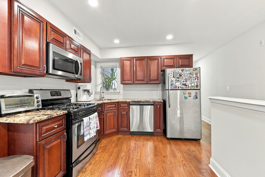 Kitchen - 2612 Ellsworth St