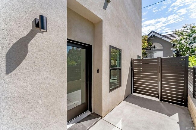 Building Photo - 2155 Glenada Ave