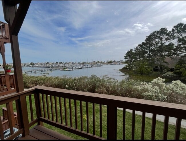 Building Photo - 367 Mainsail Dr