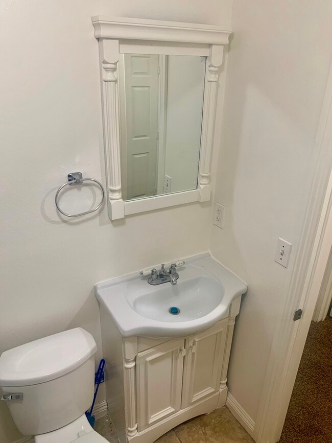 Building Photo - 203 W 101st St