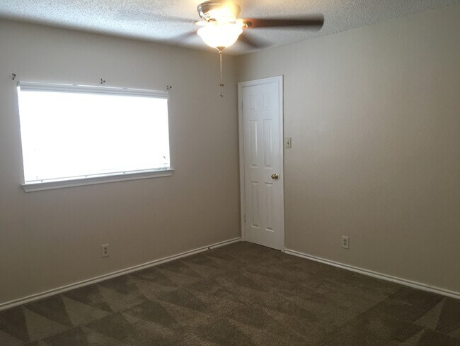 Building Photo - 2810 Redrock Trail