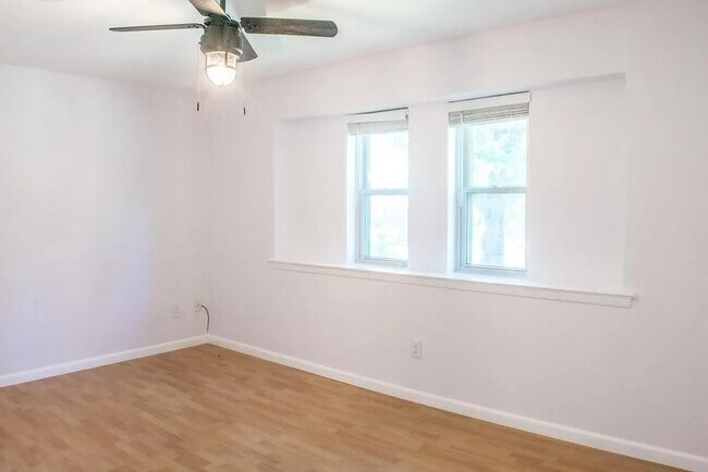bedroom 4 (upstairs) - 6736 Starnes Rd