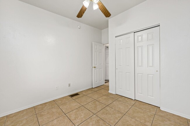 Building Photo - 4 bedroom home in Central Tucson