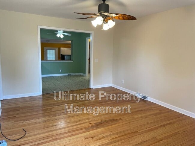 Building Photo - 305 Ilex Dr