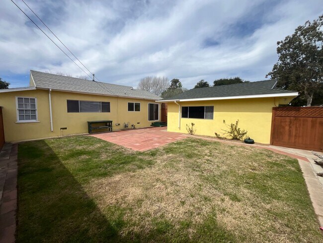 Building Photo - 565 Hobbs Ln
