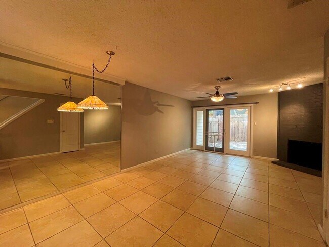 Building Photo - 3801 Menchaca Rd