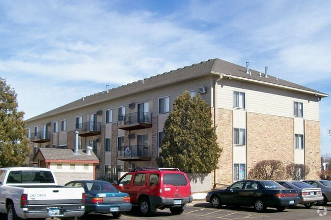 Building Photo - Highland Gables Apartments