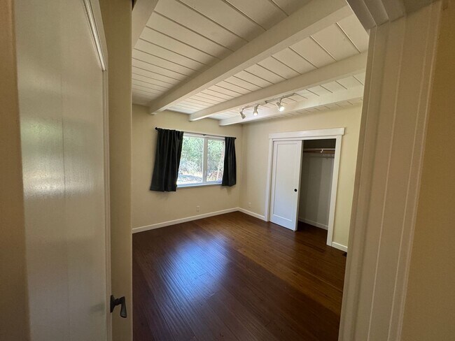 Building Photo - Beautiful 3 Bedroom/2 Bathroom Plus Bonus Room in Ben Lomond