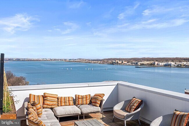 Building Photo - 925 N Fairfax St