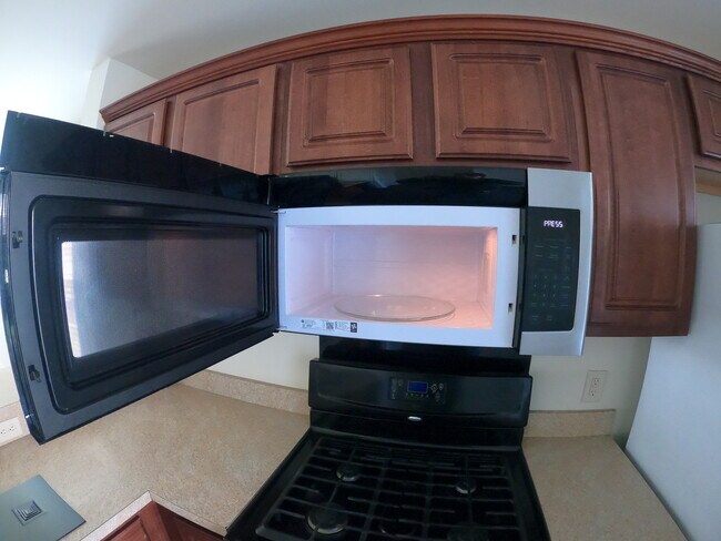 Building Photo - 2121 Quail Hollow Dr