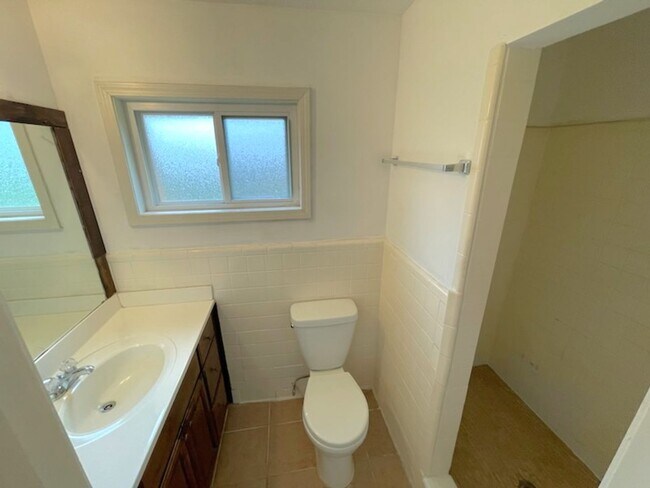 Building Photo - Beautiful home with lots of exterior space!