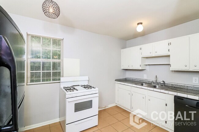 Primary Photo - 210 Kirkwood Rd NE