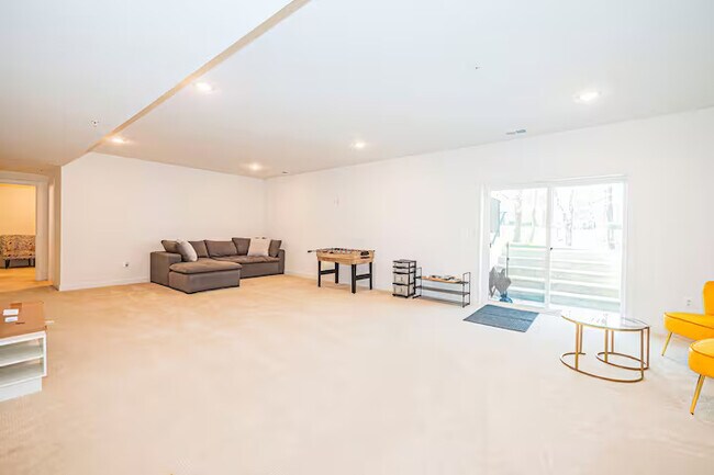 Building Photo - 11610 Glenn Dale Blvd