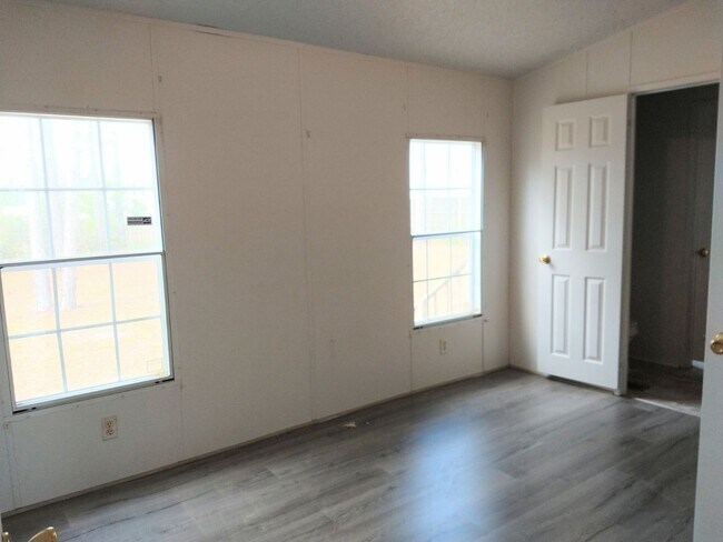 Building Photo - 239 Castlebury Ln