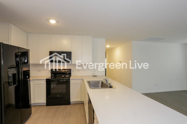 Building Photo - 6800 Haines Dr