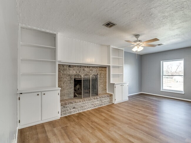 Building Photo - 316 W Bass Ave