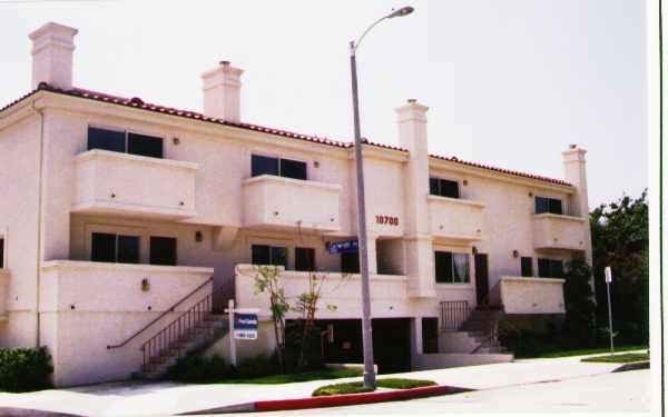 Building Photo - 10700 Bloomfield St