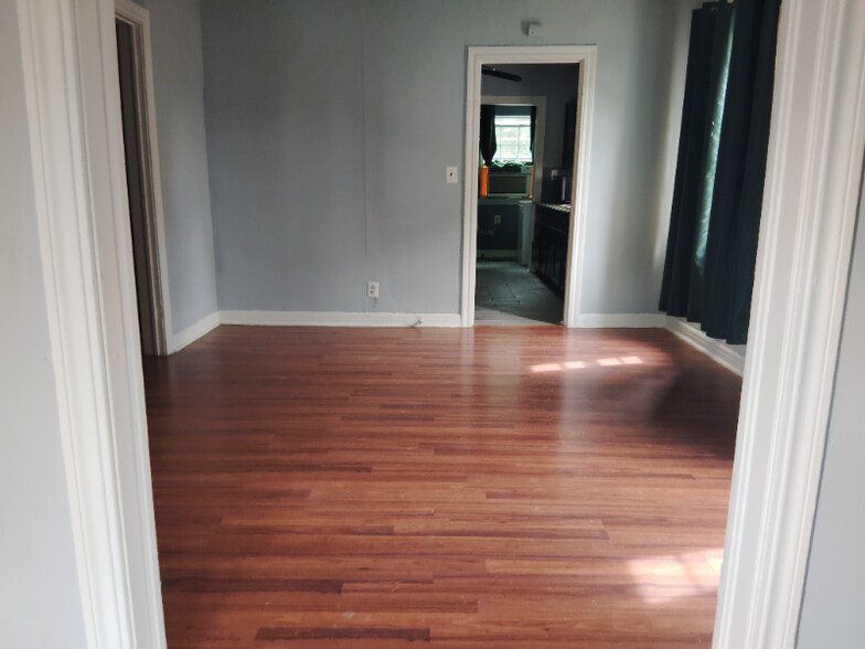 Building Photo - 508 Colvin St