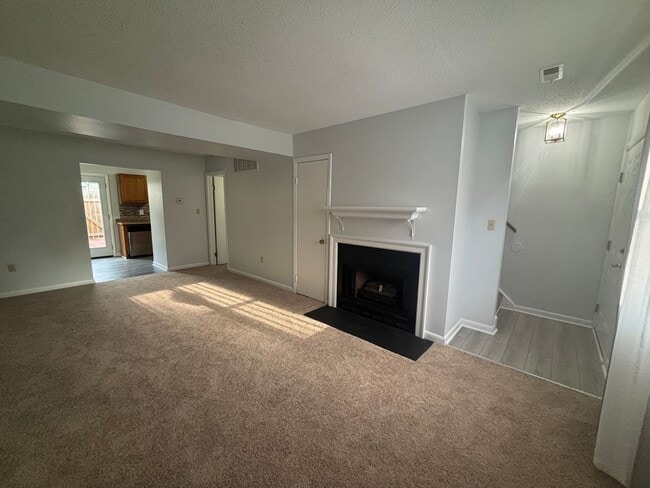 Building Photo - HALF OFF FIRST FULL MONTH'S RENT! Charming...