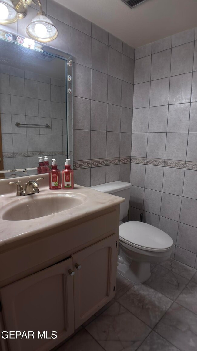 Building Photo - 4719 Frankfort Ave