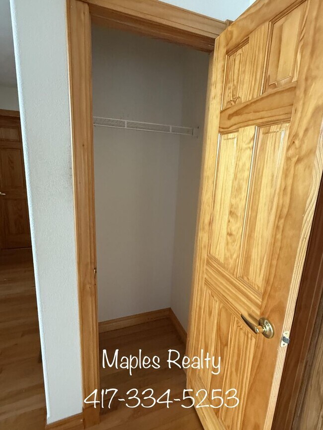 Building Photo - Executive Lake Home near Big Cedar Lodge