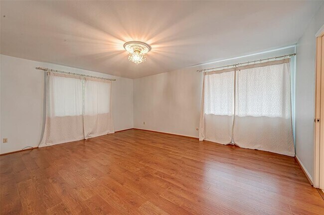 Building Photo - 642 S Ripple Creek Dr