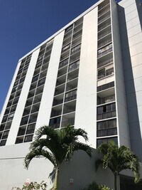 Building Photo - Upgraded 1 Bedroom, 1 Bath, 1 Parking, Con...
