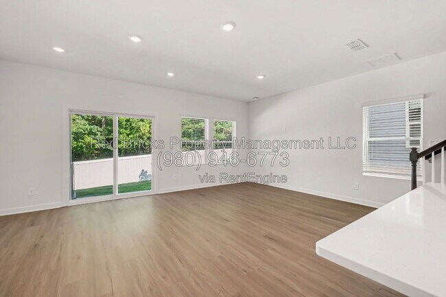 Building Photo - 3125 Ophelia Aly