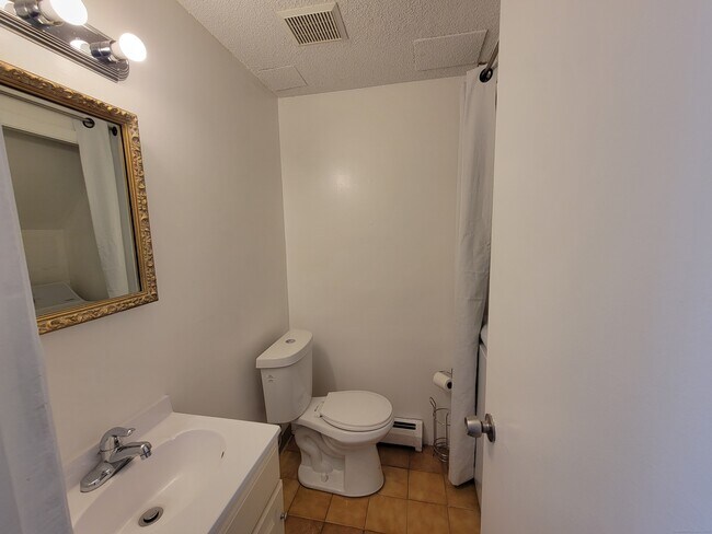 Building Photo - 48 Sutton Pl
