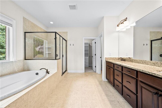 Building Photo - 3619 Strath Dr