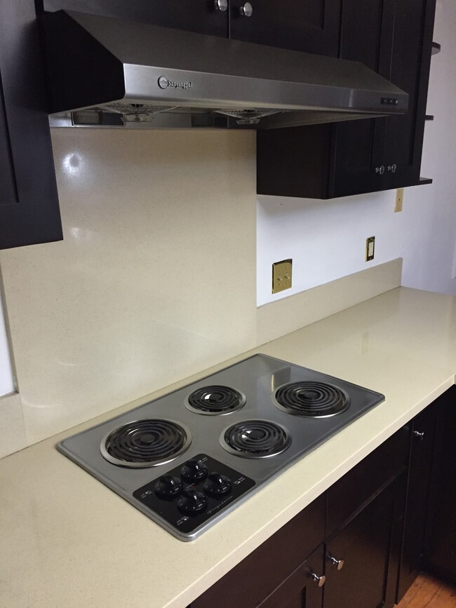 Building Photo - 1838 Coolcrest Way