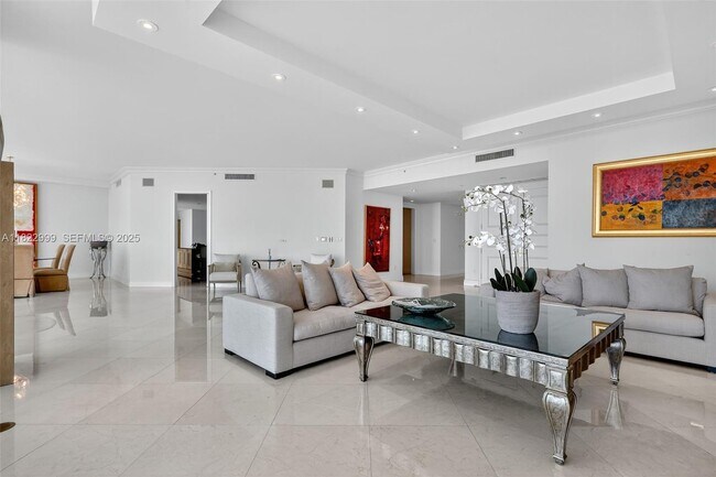 Building Photo - 20155 NE 38th Ct