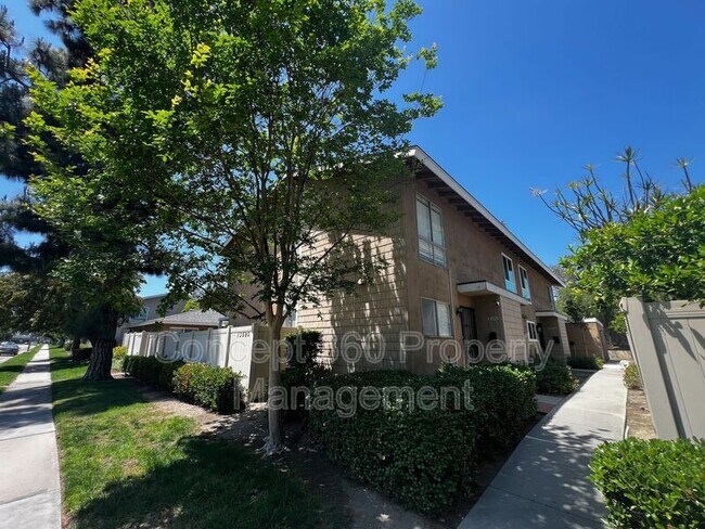 Primary Photo - 13525 3/4-13524 Village Dr